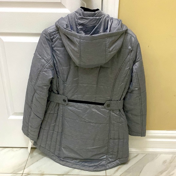 Selling woman's medium size coat! cruelty free!! - Picture 2 of 5